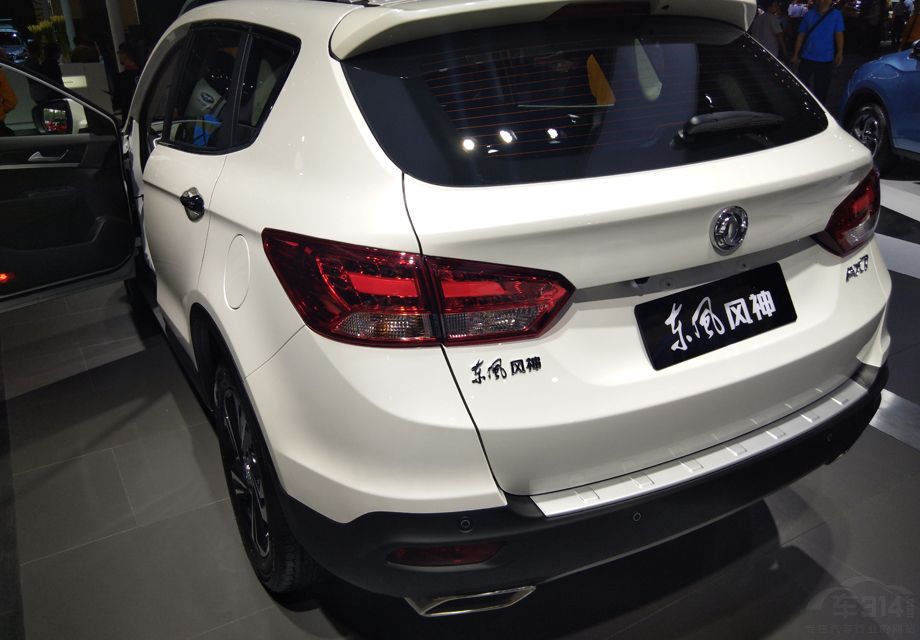 β�����棬�������AX7��β�����ͽ�Ϊ��ӱ���ײ���ɫ��ʽ��������˫�����������ſ������