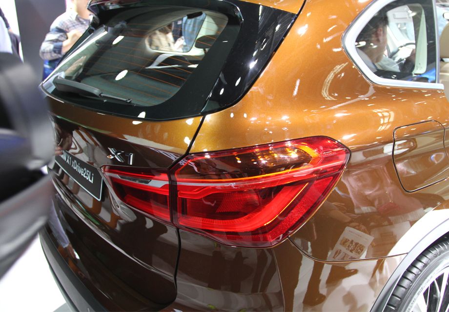 �±���X1װ����3�ֶ���������1.5T��Ϊ���׷���������������136����;��2.0T�������ṩ��/�߹��������汾�����������ֱ�Ϊ213������257������