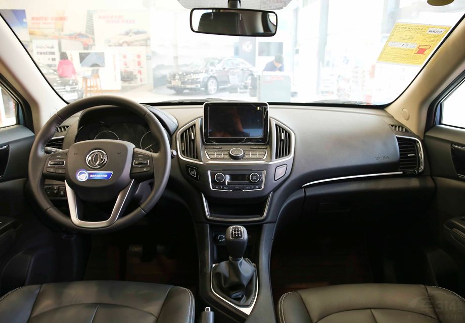 �������AX5�����Σ�����й��оأ��п�̨����ʽ��Ļ�������������β��ú�ɫ�ͶƸ�װ�������д��䡣