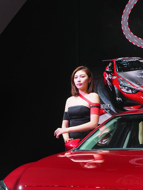 ��Ů��ģ��Ȼ���²���󵨣�������һ�ֱ�����������