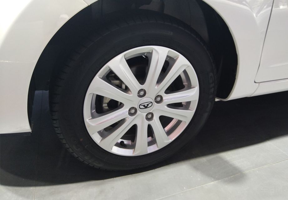 185/60 R15����̥�ͳ�������ϣ��������Ե÷ǳ����졣