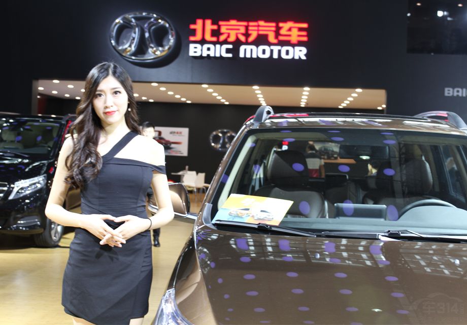 ��������Ůվ����ǰ��˭����ע���أ�