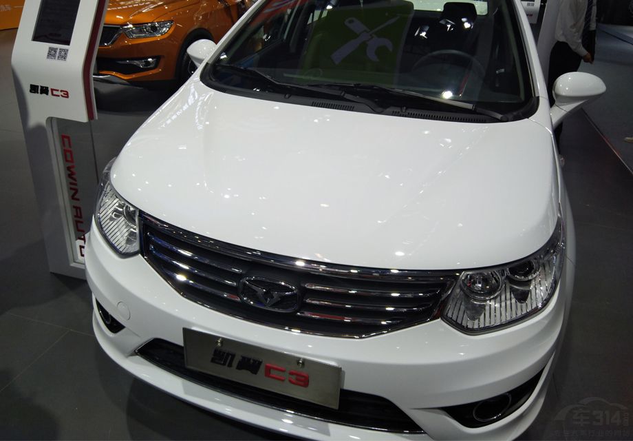 ����C3��������������E2��������ƣ�����������Ϊ4250/1726/1510mm�����Ϊ2510mm��