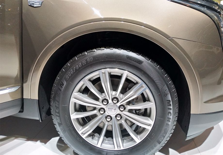 �������棬XT5������һ̨2.0T��������Ϊ���ֵ�У�汾��25T���Ͱ汾�����Ϊ250��������28T���Ͱ汾�������Ϊ269������