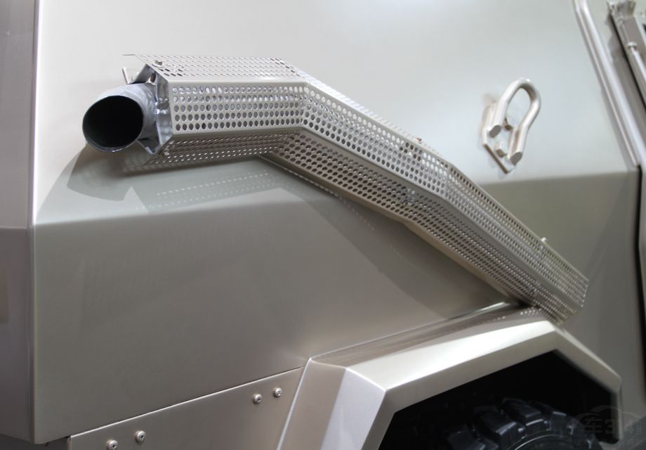 ������ʿװ���˶��翵��˹�ĸ���ѹ������ͻ��������112kW�����Ť��502N��m�������ֶ�����������ʻ���750km��