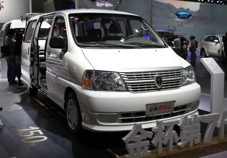 �������棬�ó�����2.0L�������������Ϊ106��������ֵŤ��Ϊ180ţ���ף������V������׼������ϵͳƥ��5���ֶ������䡣�𱭿��˲���ǰ˫���Ť�˵��ɶ������ܣ���ְ嵯�ɣ�3Ƭ���Ƕ������ܽṹ���ٷ�������ʾ���ó��ĵ�����������1080kg��������ʽΪǰ�ú�����