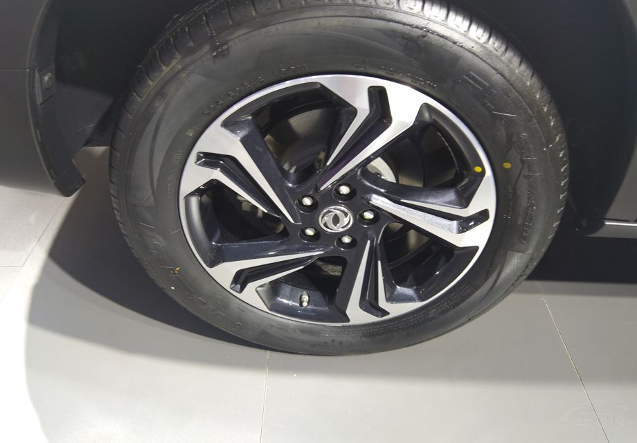 ����AX7�ṩ������챣��������Ϊ17������⣬���೵�Ͷ���18����챡�