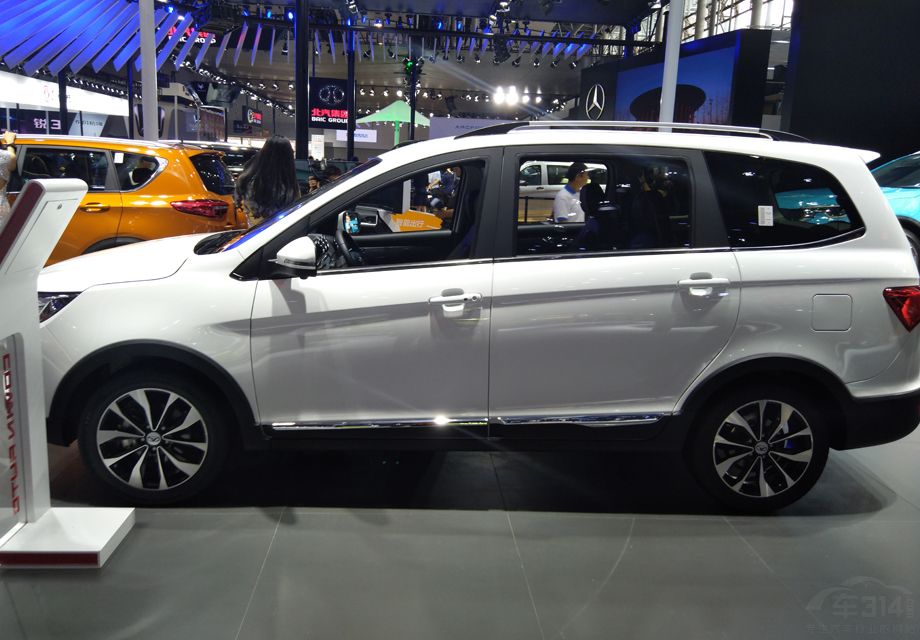 ����V3�ٷ����䶨λ��һ��SUV���ͣ������������������������Ե�MPV\\SUV��Ͽ����