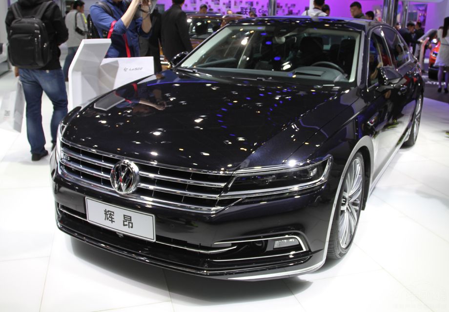 �԰��������������C Coupe��������Ԫ�أ����ڼ���ʽ�ĳ�ǰ����ȫ��LED��ƺ�������Ϊһ�壬���ֳ����ߵ�һ���ԡ�