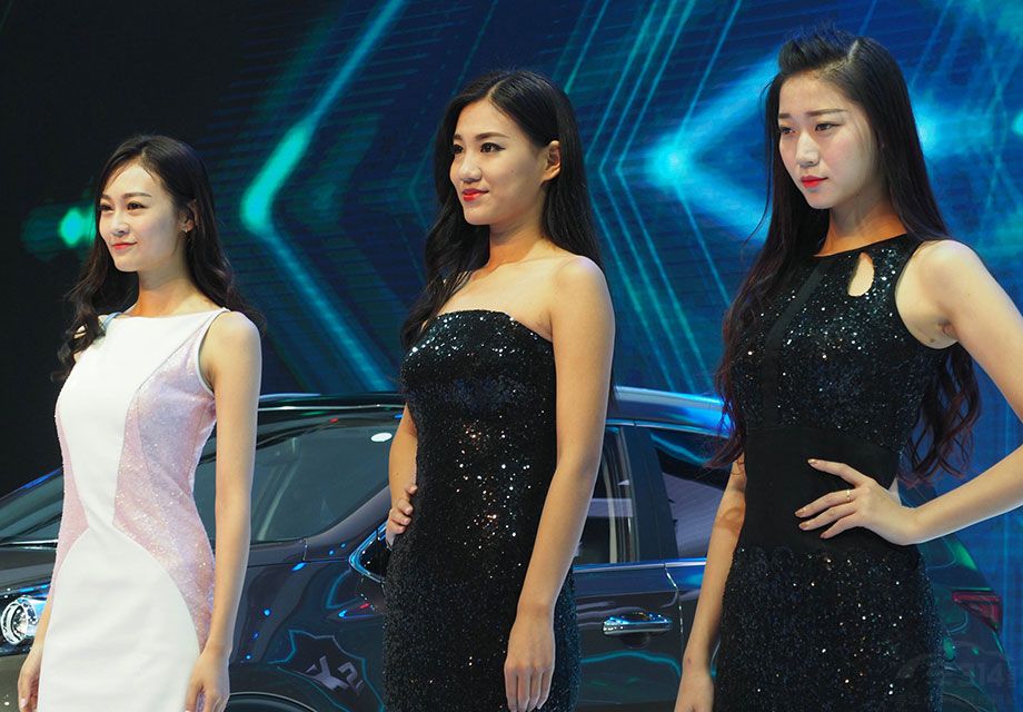 ������Ůվһ�飬Ƥ��������һ������