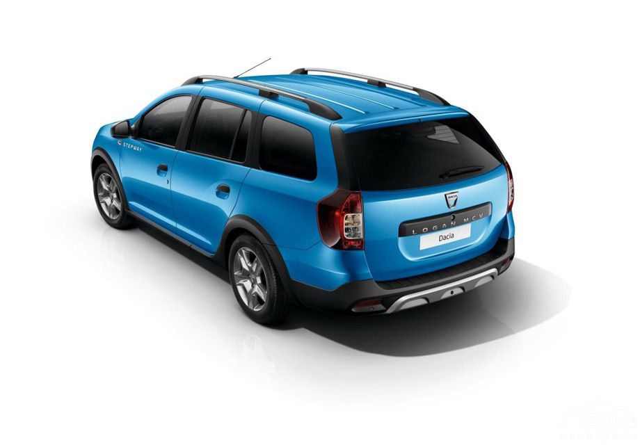 ��ŵDacia Logan����ۺ��¿�Logan���а�ʮ�����ƣ�ֻ������ϸ�������������������˴���ĺ�ɫ�����Χ��ͻ�Գ����˶��С�