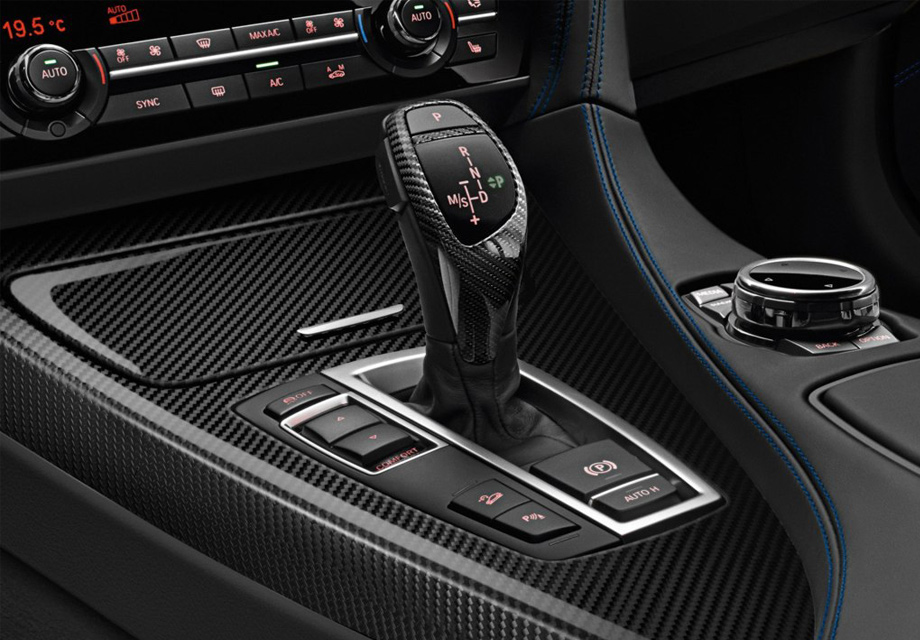 �������棬�³���Ȼ�������ֿ�Ͷ����ܳɣ�����3.0L������ѹֱ�����׺�4.0T˫������ѹV8�������