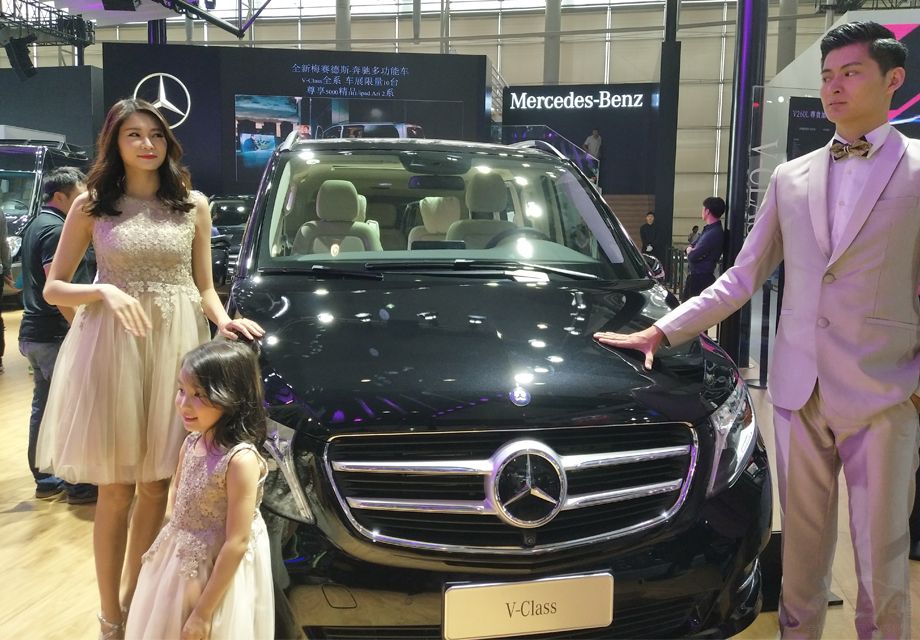 ��������Ϻ���������Ϊ��չ�ֱ���V�������ļ�ͥ���