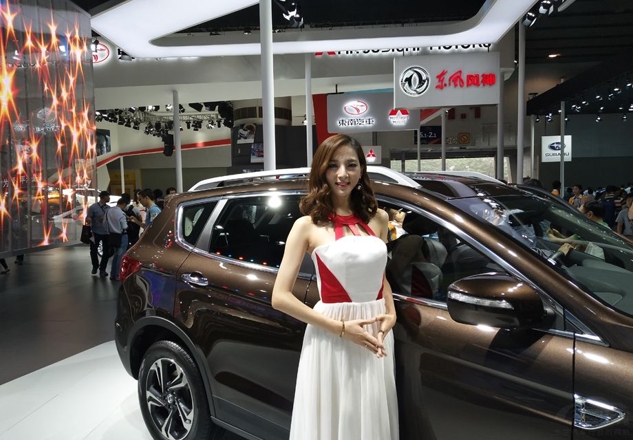 ��λ��ŮӺ�ݴ󷽣�Ц����ʮ���崿����������ͬŮ��һ�㡣