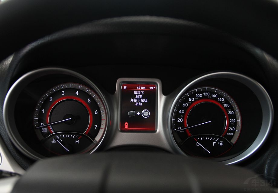 �п�������8.4�紥��ʽ��ɫ��ʾ���������˶�ý��ϵͳ���ܡ�