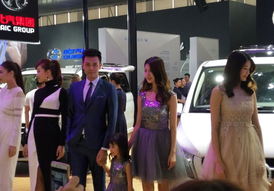 ��λ���輶�ĳ�ģ����Ȼ�����Щ�֣�����������ǰһ���Ǹ����Ĳ�������Ů��