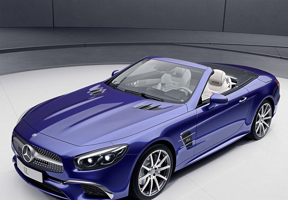 ����SL��designo Edition�����˶��ص��������ᣬͬʱǰ���ո����ӶƸ�װ�Σ����䱸��19���20��AMGר����Ȧ��