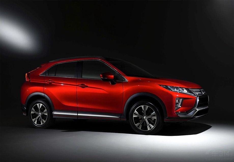 ����Eclipse Crossǰ���ṩһ��1.5T������ѹ���ͷ�������ƥ�����ģ��8��CVT������;����һ��2.2T������ѹ���ͷ�������ƥ��8���Զ������䡣