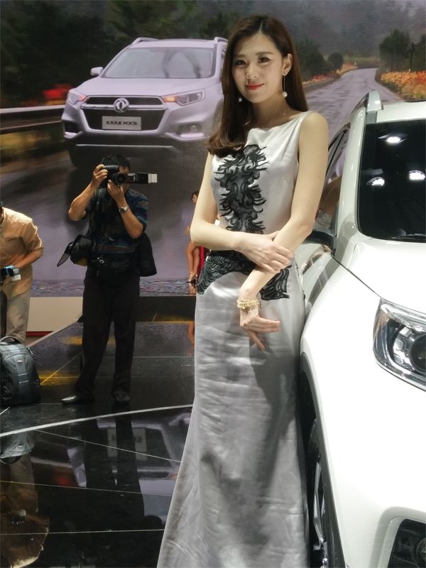 �ں�������������������˵�ɫ��