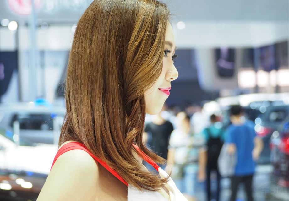 һͷ�����ν�ƾ�������ҫ�۵Ĺ�â��