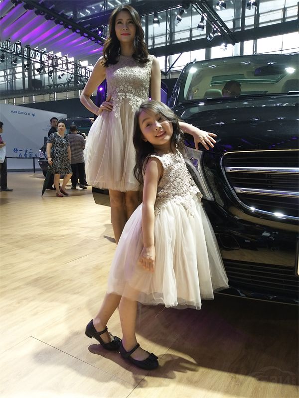 С��Ů�����ˣ�СС������μӳ�չ��