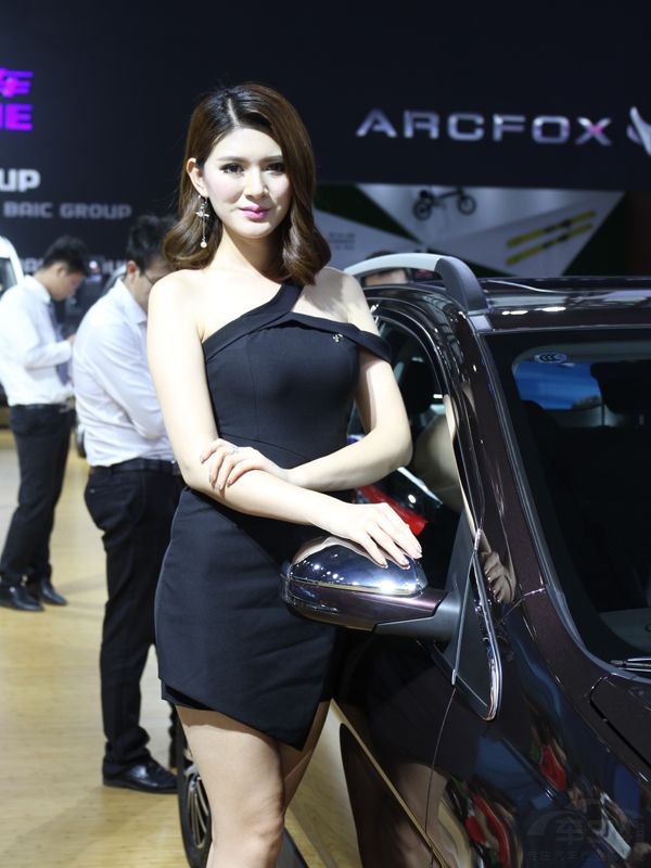 ������һ�京�����ŵ�ĵ�����������������޶����ף�ǧ�����ģ������ױȡ�