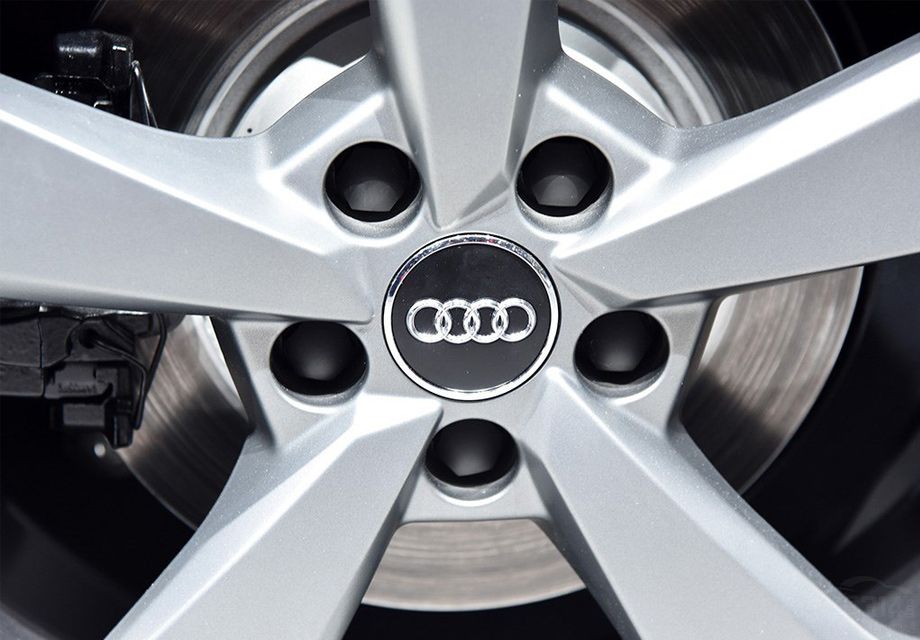 �³�����quattro����ϵͳ���ٷ�0-100km/h����ʱ��Ϊ4.1�룬�������޶���250km/h��