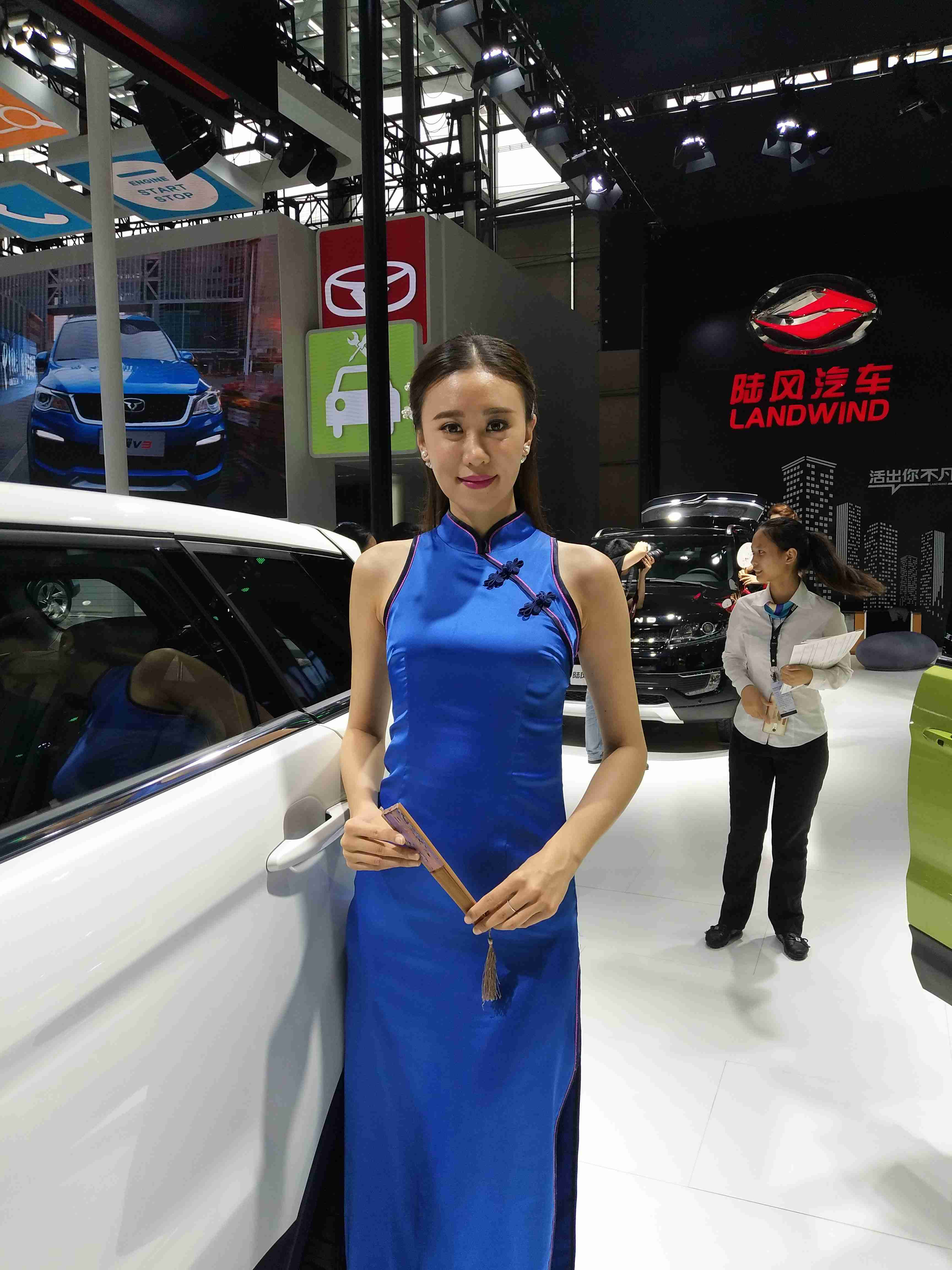 �ŵ���Ů�߽��˳�չ������һ�������ķ羰��