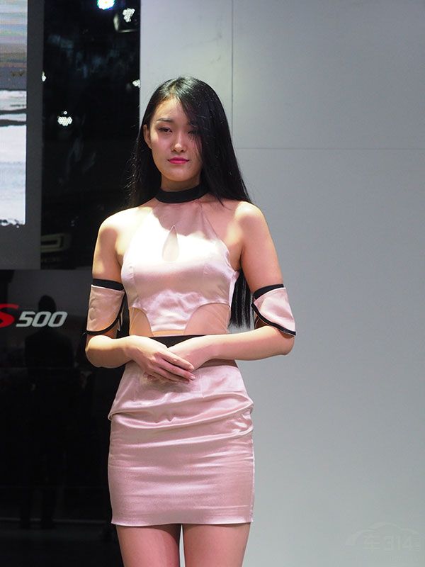 ������е�չ̨������û��һλ�����ġ�