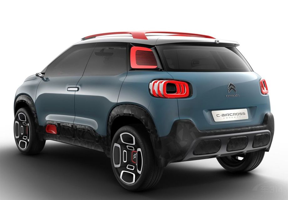 ѩ����C-Aircrossβ��������������Ƶģ���ɫ�ײ�����Ϊ��������һ��ԽҰ�����ʡ�