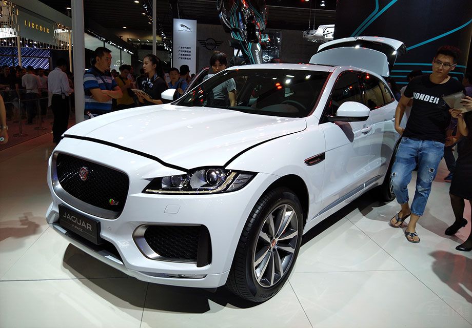 F-PACE��Ϊ�ݱ����׿�SUV�����������ϲ�û��������ʧ�����׺ݵ�ǰ���ͳ��������е�������