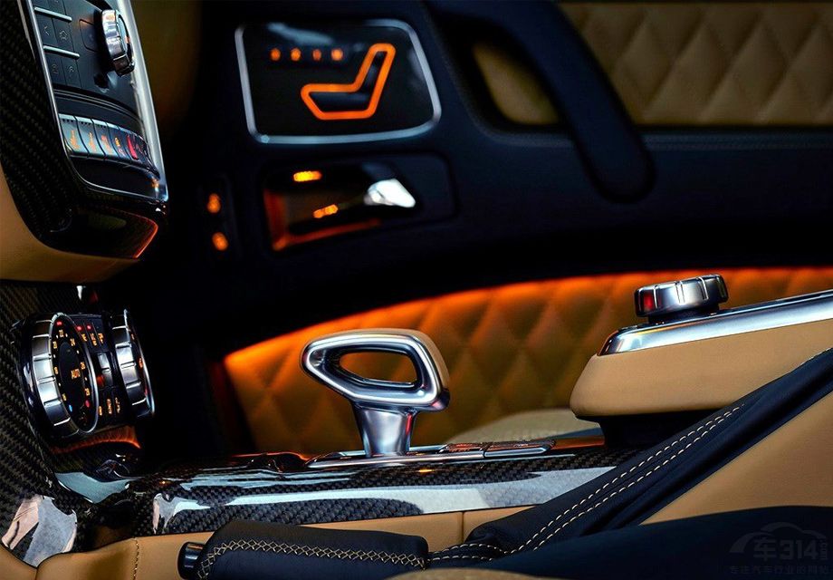 ���ͺ�G 650 Landaulet�ڲ����˾���ϸ�������֮�⣬��ӵ�г��ڷ�Χ�ƣ��ݻ����ʾ������ɡ�