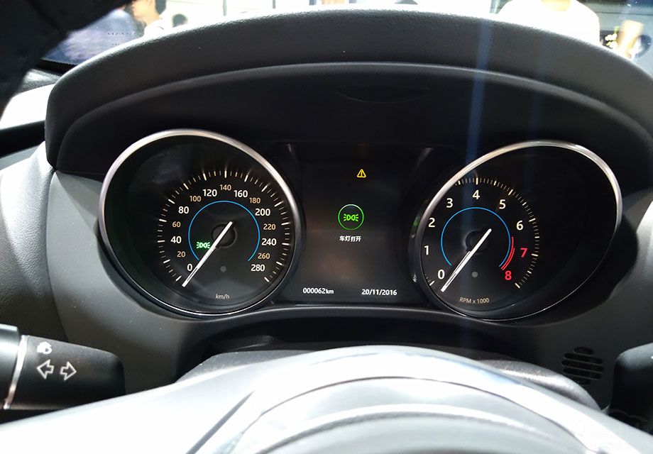 �ݱ�F-PACE�ṩ�����ֶ�����������ѡ�����ż�������ͬ��������2.0T�ķ������������Ϊ241����;����֮�⣬��װ��������ʷֱ���340������381������3.0T��е��ѹ��������