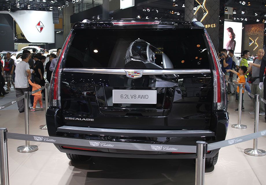 ȫ�¿��׵�ESCALADE����ͨ�����µ�K2XXƽ̨���죬�䳵�ڿռ�Ҳ�����Ӵ�