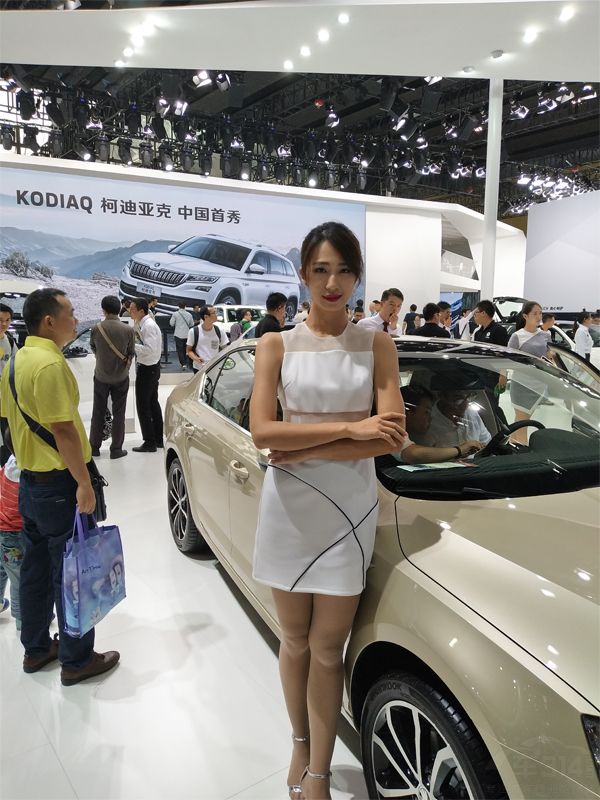 ������λ��Ů�����ӣ�����Ҫ��ЦһЦ�͸����ˡ�