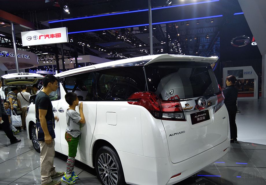 ���ֿ�İ����������г�֮������������˴���۾���