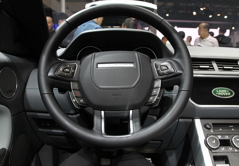 ���˳�������֮�⣬����ͨ�泵�����Ĳ�����ǰ�������ͣ������˷���״�Ľ�����դ��LED�Ĺ�Դ�����ӵ����ᡢϬ����