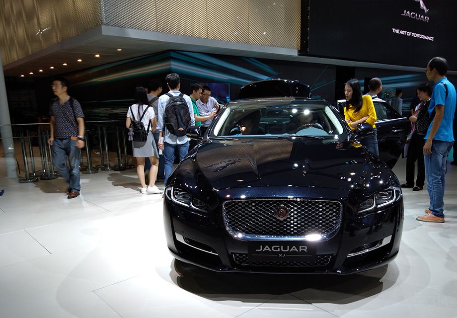 �³�ǰ���ϲ����µ�ҶƬ��Ԫ�أ�ͬʱ��ȫ����ʽ��LED��ƣ�ͻ�Գ����������ĿƼ��С�