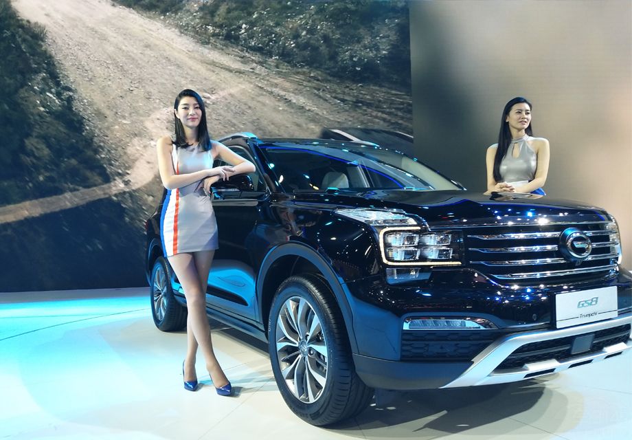 ���������ĳ�ģ����Ů���ƣ���������һ˫���ȡ�