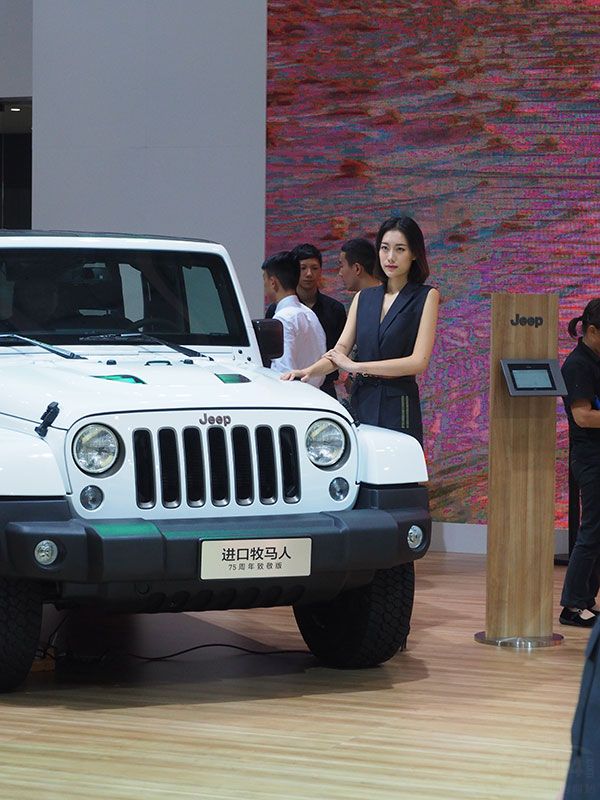 �������Աߣ�ȴû��һλ�г�ģ��������˼��