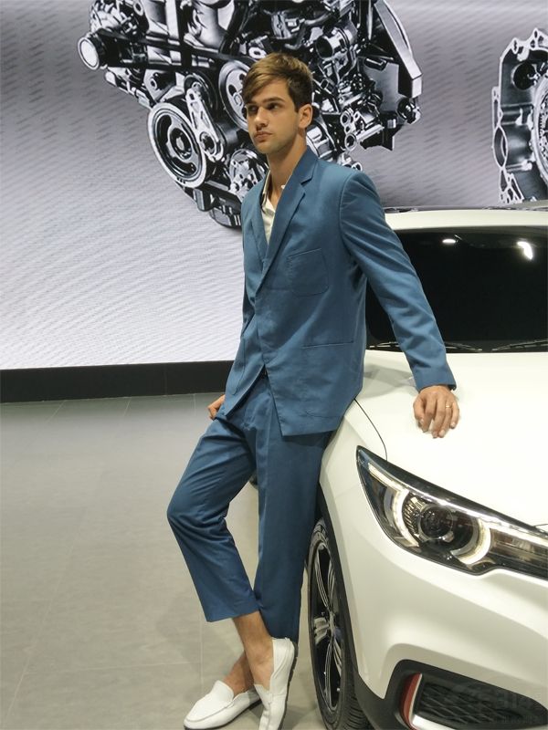 ��չ������Ů����ʵ˧��Ҳһ�����١�