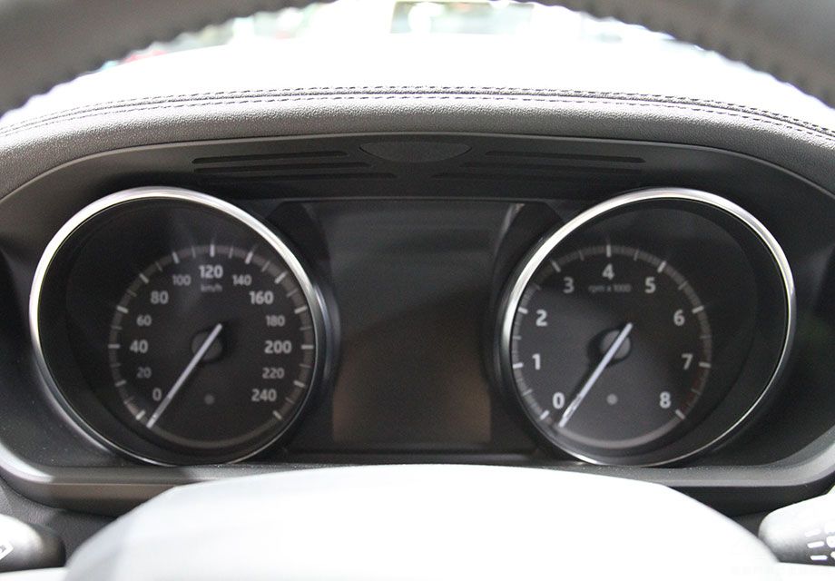 �³�����������ȫ�µ�ƽ̨���죬�������ؼ�����22%��ӵ��283mm����ؼ�϶����900mm������ˮ��ȣ���֤���������ͨ���ԡ�