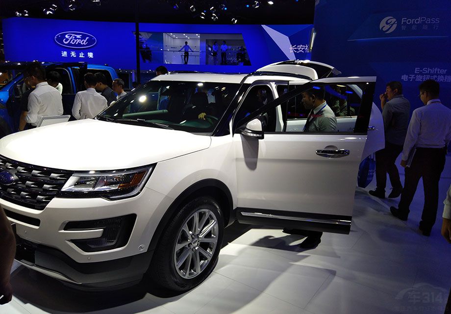 �Ӵ������͸¶����ʽSUV�ĺ�����ֿ�