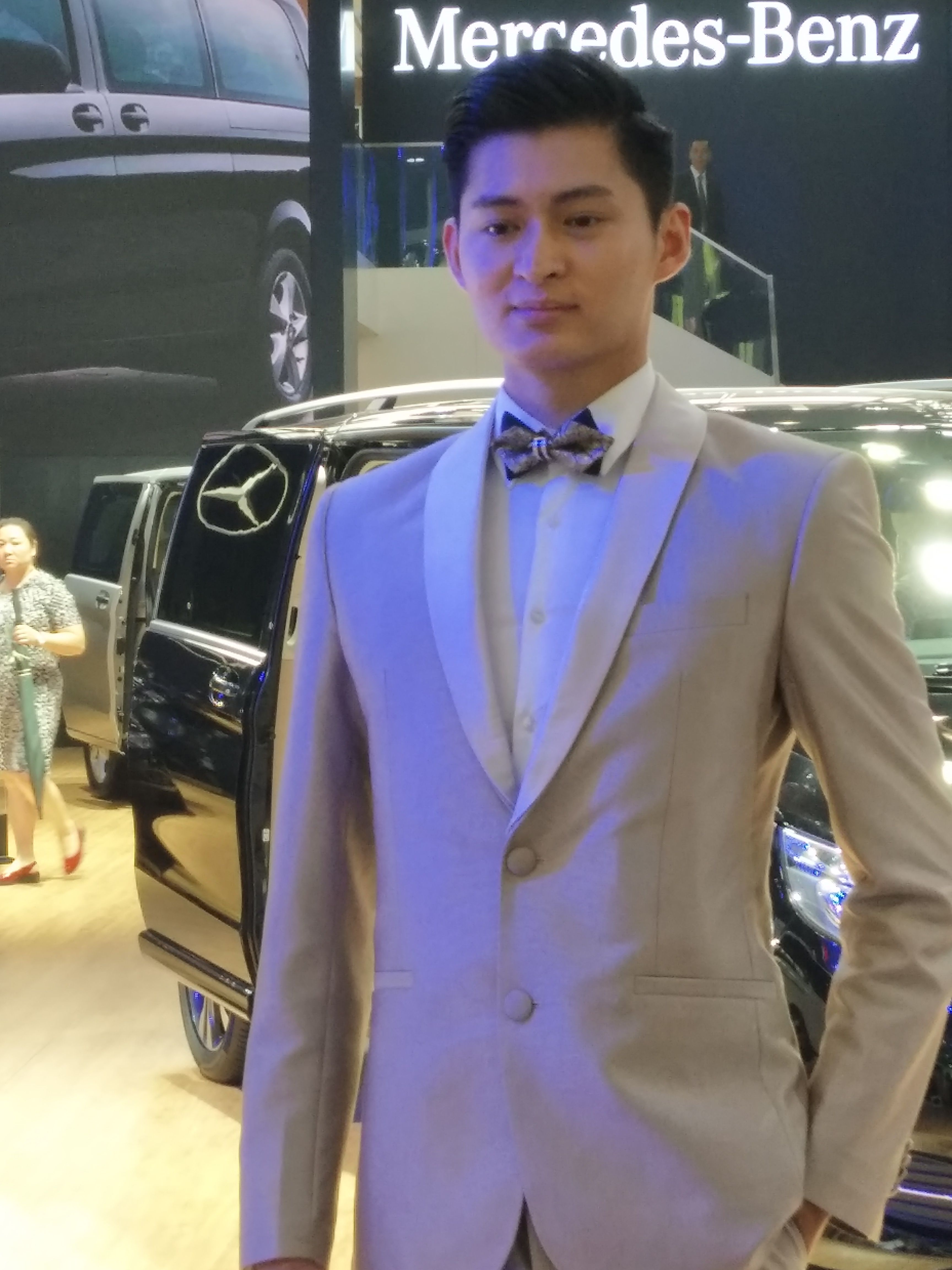 �Աߵ�˧�糵ģͬ�������ۡ�