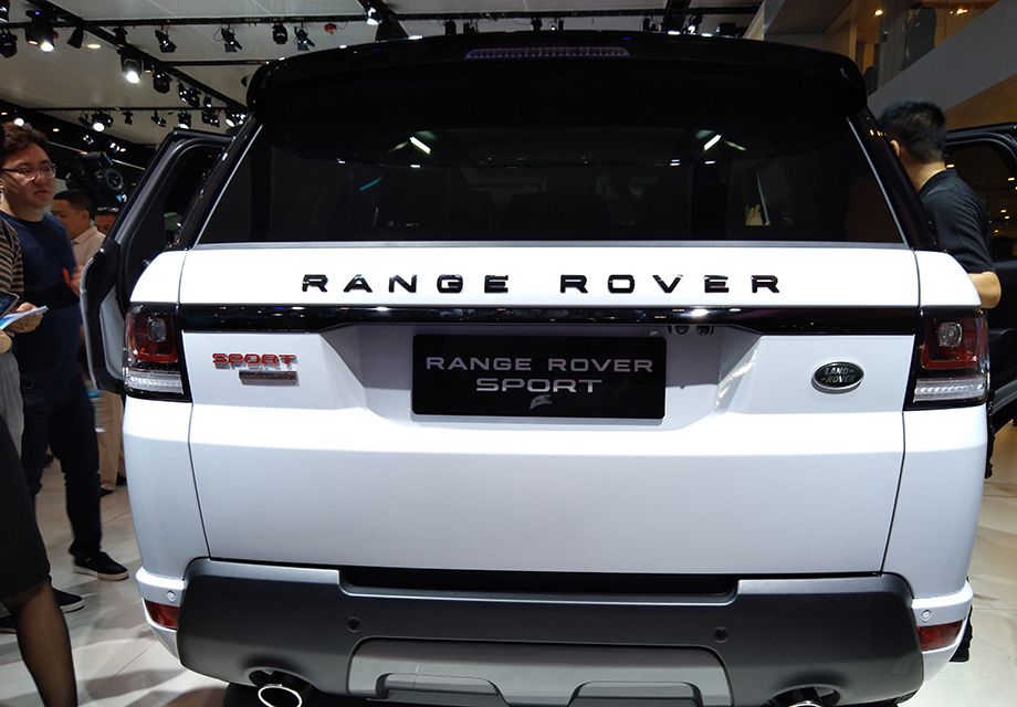 ��ʤ�˶��潫����3.0L��е��ѹ�����������ṩ�����340������381�������ֶ����汾��