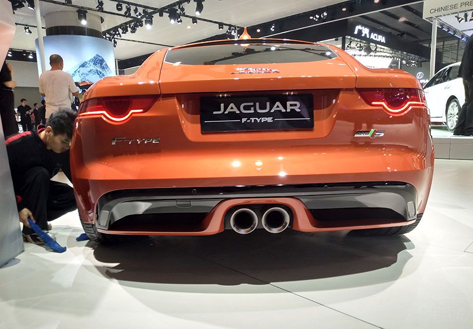 �������棬�ݱ�F-TYPE SVR������һ̨5.0L V8��е��ѹ��������