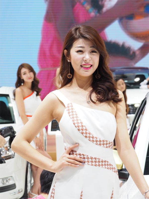 �����۾���Ц���˷���������۾����롣