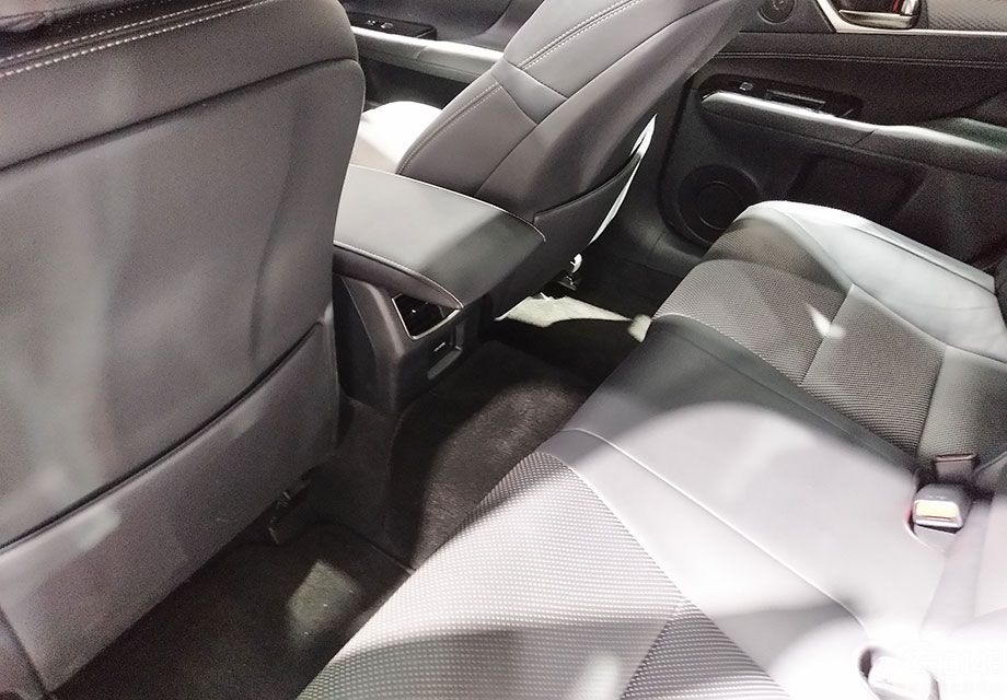 ���������ĳ����⣬�׿���˹RC���˶��泵�ͻ����ӷ����̵綯���ڡ�ǰ������ͨ�硢��ʻϯ���μ��书�ܡ�