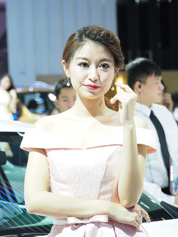 ������������Ů�����㲻ЦҲ����˺ÿ���