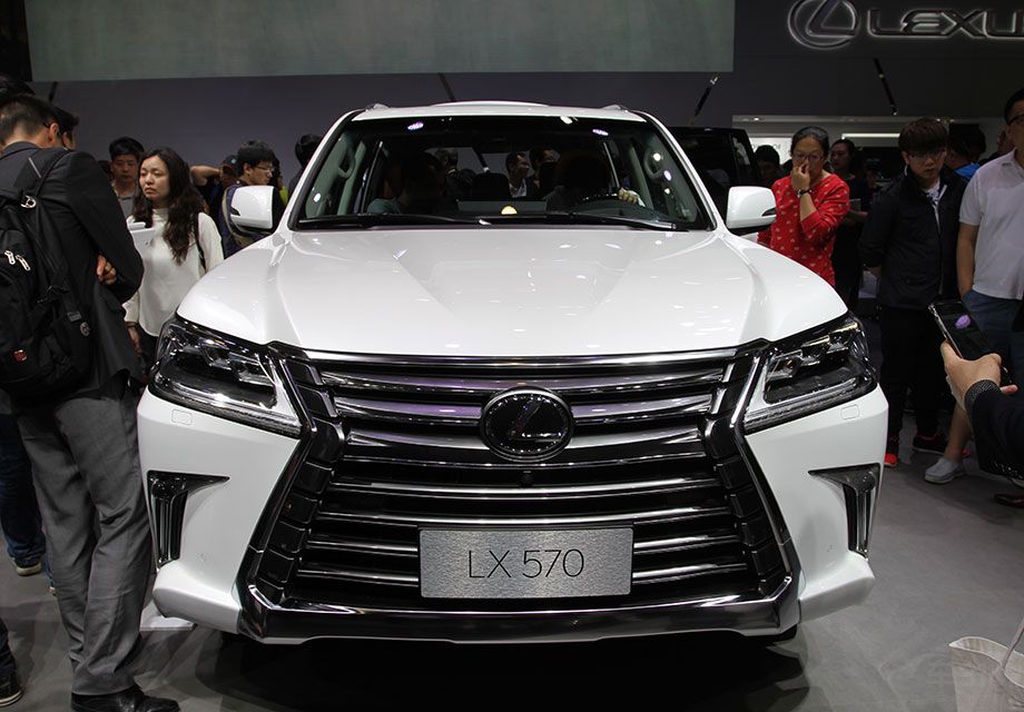 �׿���˹LX570��Ϊ��ϵSUV�е��콢���ͣ�����֮������˷Ĵ���ļ���ʽ������դ��ǰ�����й����Ե�ͬʱҲ���ӵĺ�����